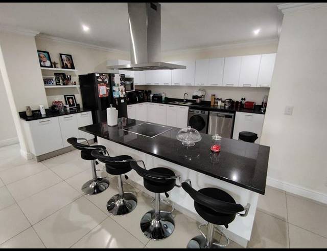 4 BEDROOM APARTMENT FOR SALE IN LA LUCIA